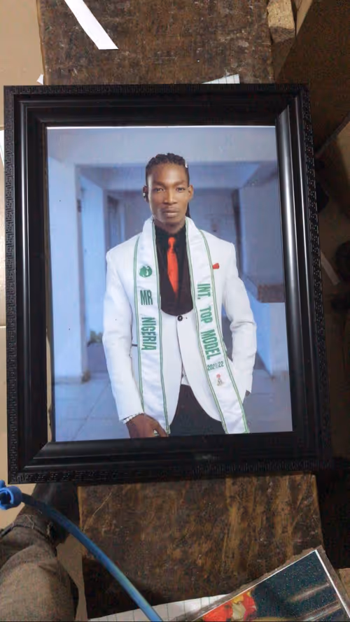 Item #3740765584191240433548213657438497825653785397567389949675577492715356553217 Media