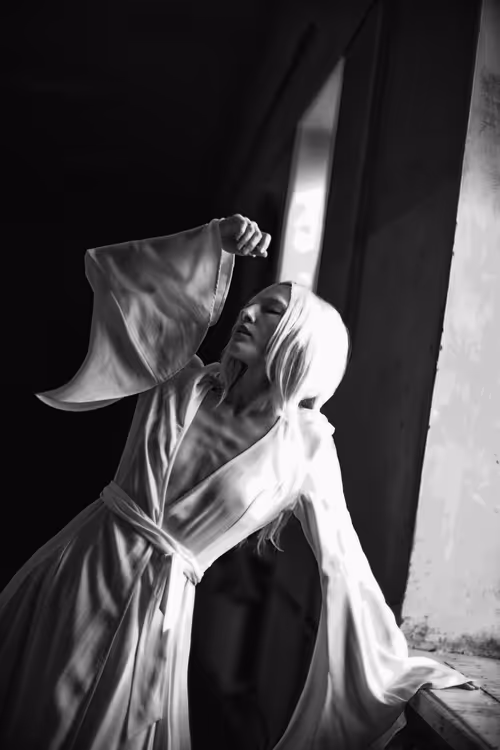 Item #50867123626424774834261631235437206087051938967624587772037365746856594767873 Media