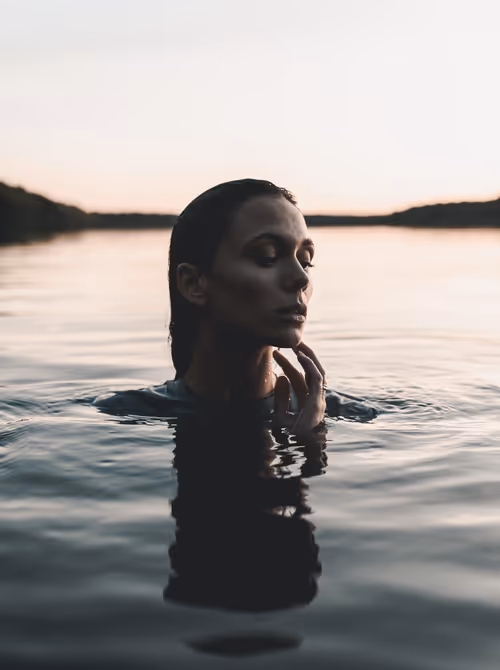 Item #40108322951802129361594584681119870045558526777819700458629970996373909143553 Media