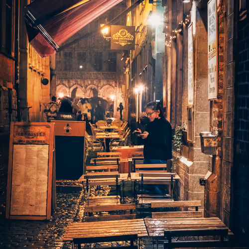 The waiter's cigarette break