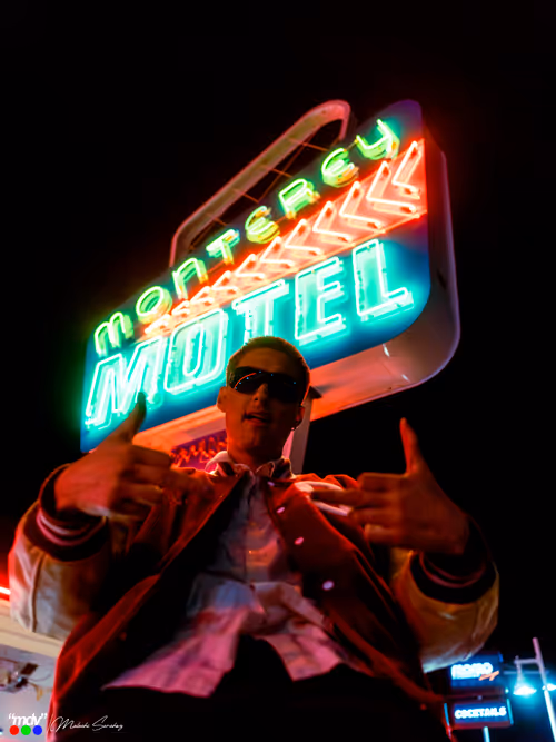 Item #14714425675941428140744687069339670704318230266084554160536609464455018840065 Media