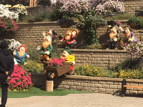 Item #13968726059347532090623550307795009463851395019365410599953871041145568593568 Media