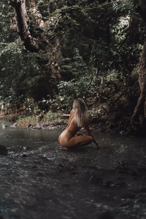 Item #89972536140014870292839030141973545954923484717999397764705170951923386286081 Media