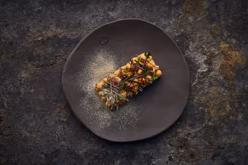 Item #81064058490416636950664070293285170912497034677934174222166960373178434584577 Media