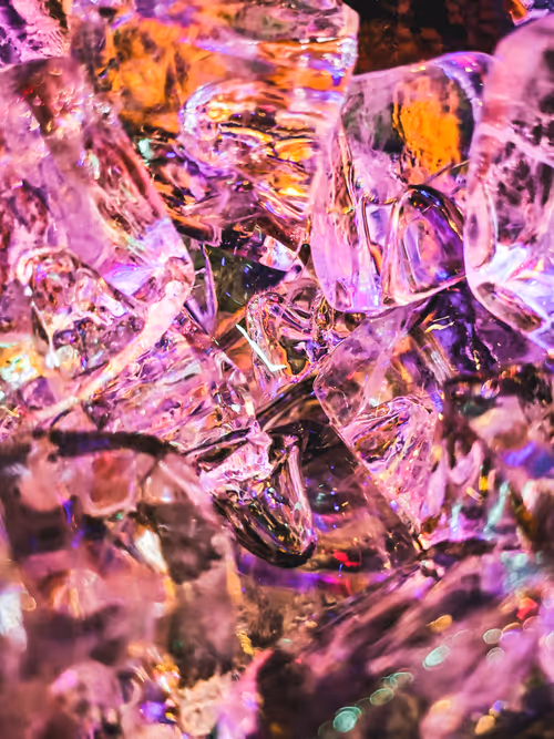 Item #21003182780561147635640355660511688269612579850409373153496925101565279207425 Media