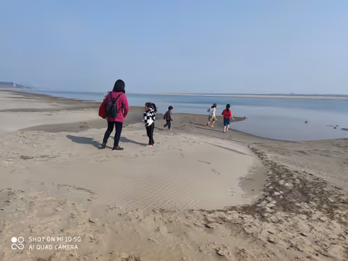 Item #79936169007057453462692689644913311049448250542975131305679904371370541187073 Media