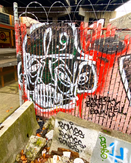 Item #62877161300640817826270810080393402347732449385772234160774648510871918084097 Media