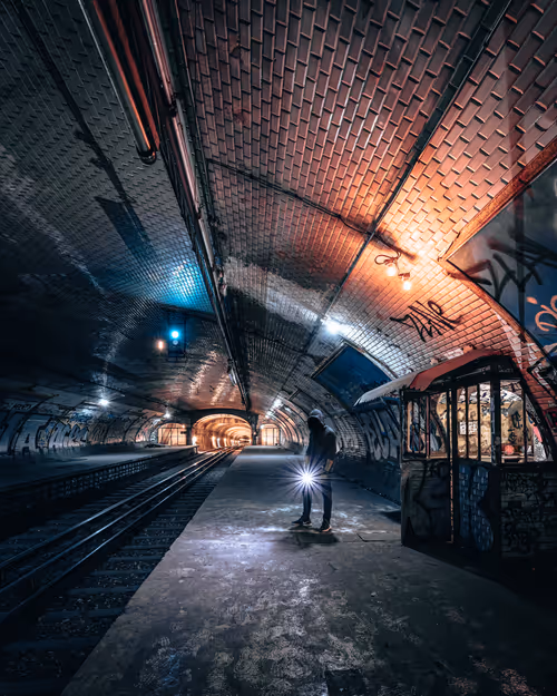 Item #40115411955259957965911836989514978823155745973482477283174310631920849911809 Media