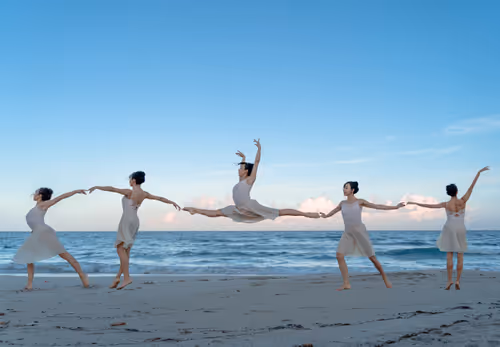 Item #78079690169552907867664590352275251661353865586144439425217874286456600526849 Media