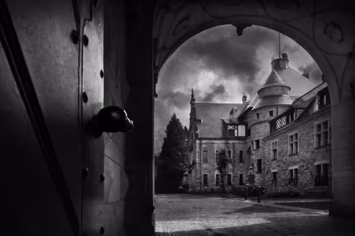 Item #40160686583094733528677484039903516258611509642019211679321071322030258782209 Media