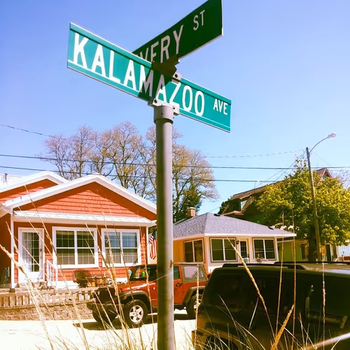 Item #81502579898277150353033734927483914682173799916853565085596411657647411953665 Media