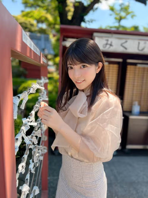 Item #84121289081958468684343997734683858451826841711285640041724668562200273616897 Media