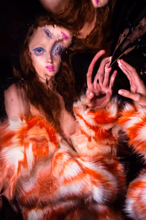 Item #59787337415897628822352940432925667088475168398776708986063847708545744109569 Media