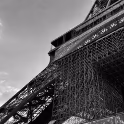 Meet me at the bottom of the Eiffel Tower