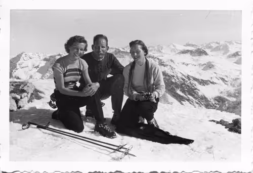 Item #15134709310911277842728697403753673439210482131750318059492546370621847633921 Media