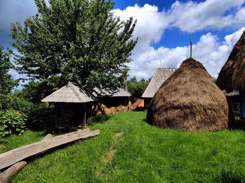 Item #89280554323355594991187074472248038858407737150671798798762341986153871179777 Media