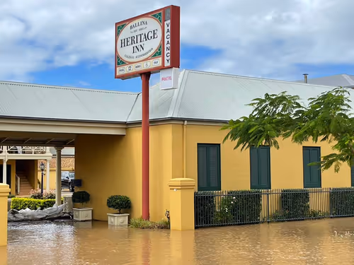 Item #46158241976375582975714186756959890667435383179998719253749848380465580343297 Media