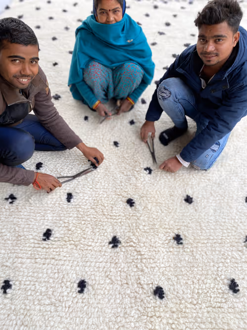 Item #61095648615370664494785655313316944739621186980333532099053857822392954388481 Media