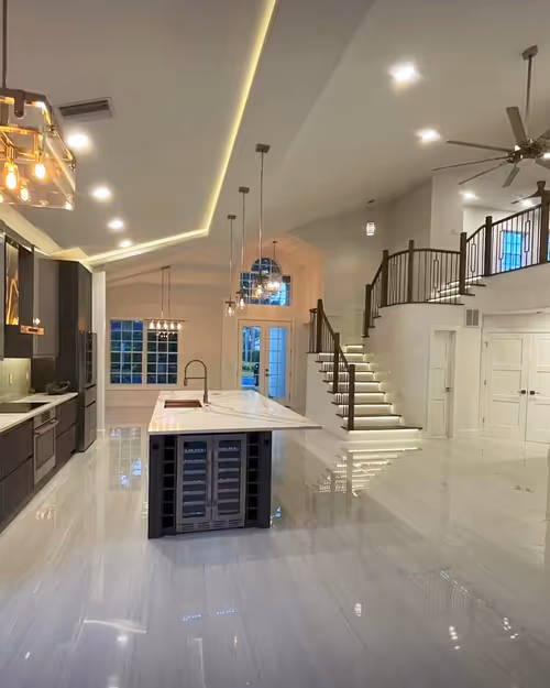 Item #31518355335711817438649398827881658860171578082592051597404980892532056522753 Media