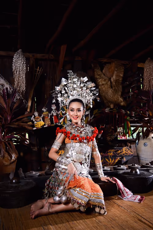 Item #47753599461235336473802085692286330167625892629753169280785576511000306253825 Media