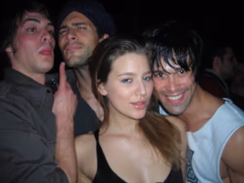 Item #91389309668027488206092176927656929660876759165291193650748044181573944213505 Media