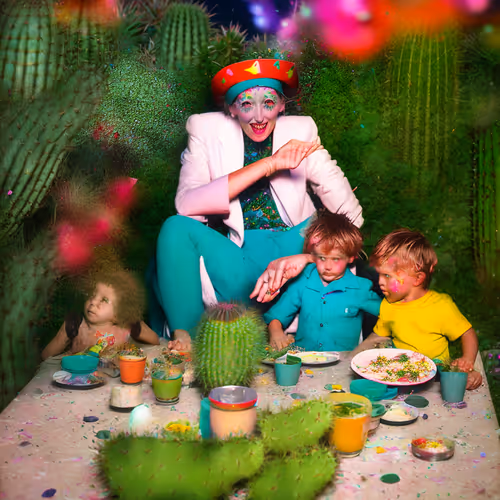 Item #82116722800285509931848570122317578268348453529471462162149197186213655609345 Media