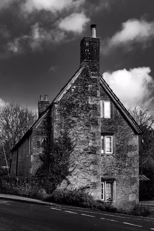 Item #95930744612989253264341458363878669706731092846429446161851758972959916556289 Media