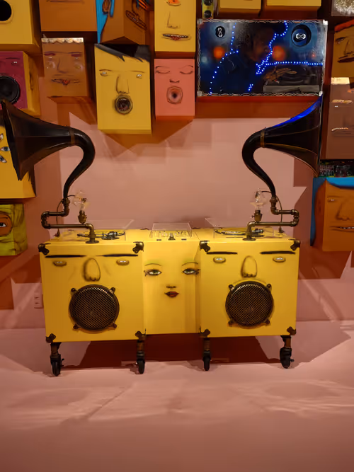 Item #41424484077586597325447364535519818747999430753537640325304529278364110815233 Media