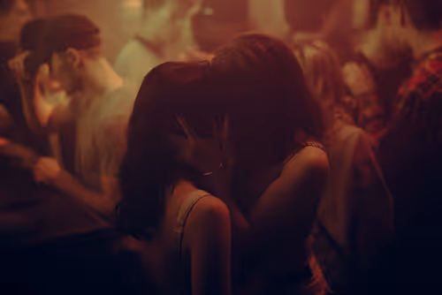 Item #66441873994140045921999615283650104973925355742064477402839904745634073149441 Media