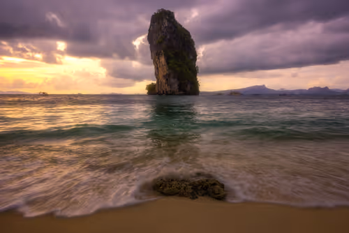 Item #58191911993214958366057876980746717260222726507823822186023823059351844683777 Media