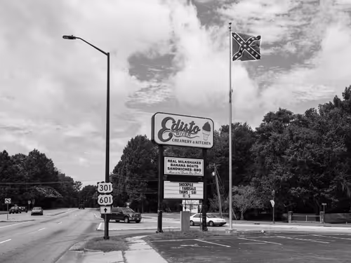 Item #10691109686083431502166818963425883962656955232587770388242978707495477837825 Media