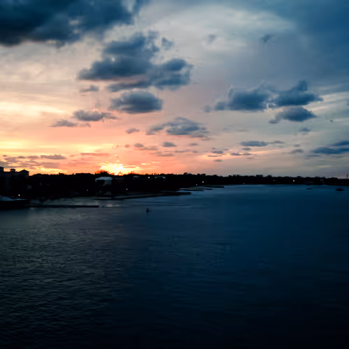 Item #21926675412478956437867617810974213951134164027418523158913384685313451884545 Media