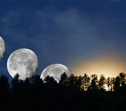 Moonset at dawn, 30 min. before the sunrise.