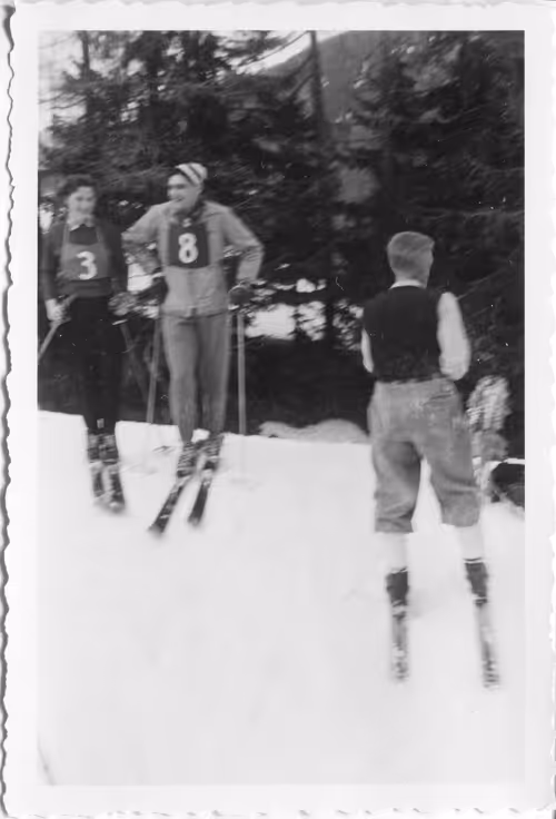 Item #15134709310911277842728697403753673439210482131750318059492546326641382522881 Media