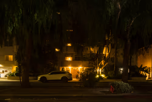 Item #97596376492587480991564299989885194485729582935183473269224319446535771258881 Media