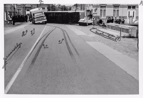 Item #81605143874735396064312735428883903564068242767550807813730910817659668922369 Media