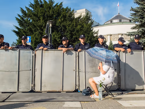 Item #14024454374879281035943366587085257983445784869239610209506749552654127464449 Media