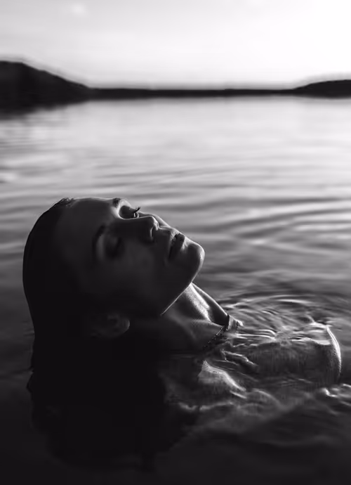 Item #40108322951802129361594584681119870045558526777819700458629970988677327749121 Media