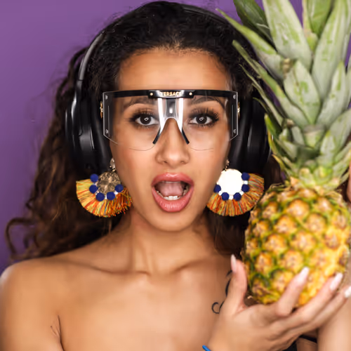 Item #110063331335139009547571421808057778384289125434812320670302640472018265309185 Media