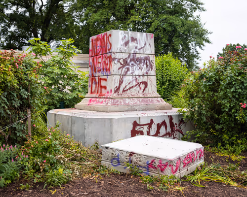 Item #10691109686083431502166818963425883962656955232587770388242978859228082470913 Media