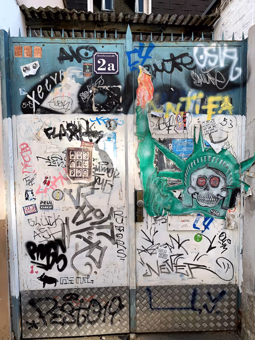 Item #26989150164140609200247036079790408866606814908493437460198890329587369115649 Media