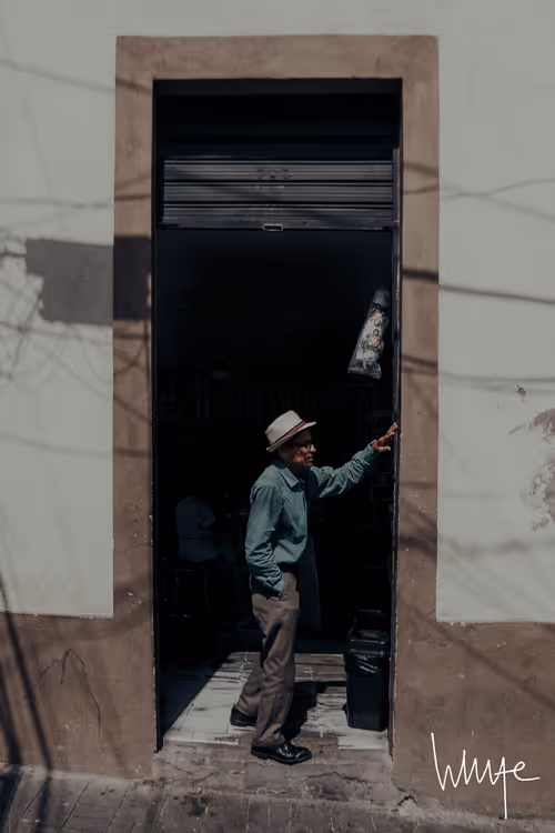 Item #74875889141145645292753782198545527001710615385351102791311981703338919985153 Media