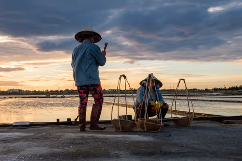 Item #44380994338133063636427405274069008736849147253072084515634940322802118426625 Media