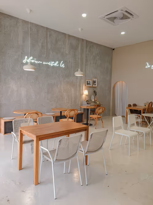 Item #61748312555266975109451486537523370227541378118853979631158962846359930011649 Media