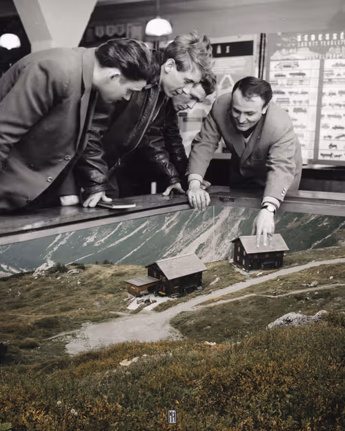 Item #108668817936045691524747504051771570061315957677408439167865728218942421336065 Media