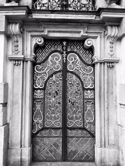 Item #35811020408419316992194676443438384062467997144569780966397288041754713391105 Media