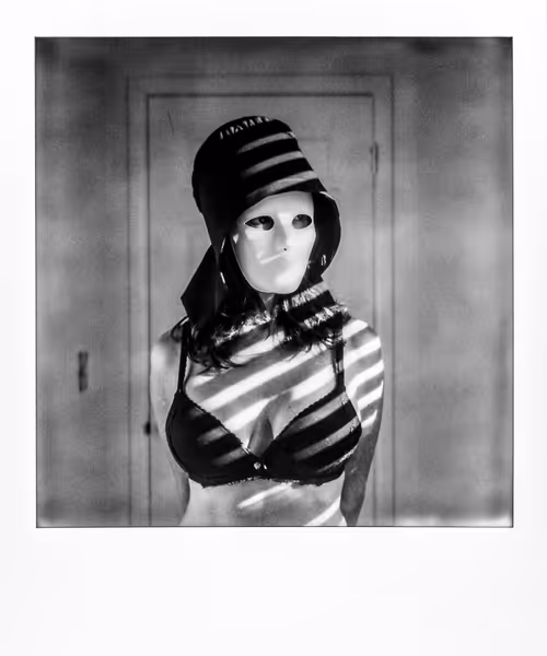 Item #10620290363906357168813205478457597742502191214056640616946314061146979565569 Media