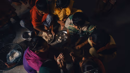 Item #38640678418960091879167073134620808059318826379912893500964934323960016797697 Media