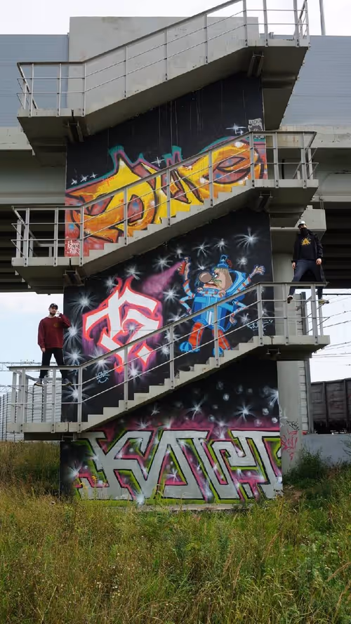 Item #16335086139572737217840600792339272998760158157003448887887969993603049062401 Media