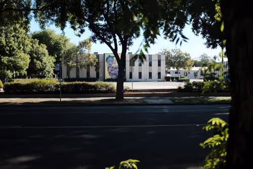 Item #63469761567061717341732170854689072472341875368113613158341509153545439412225 Media